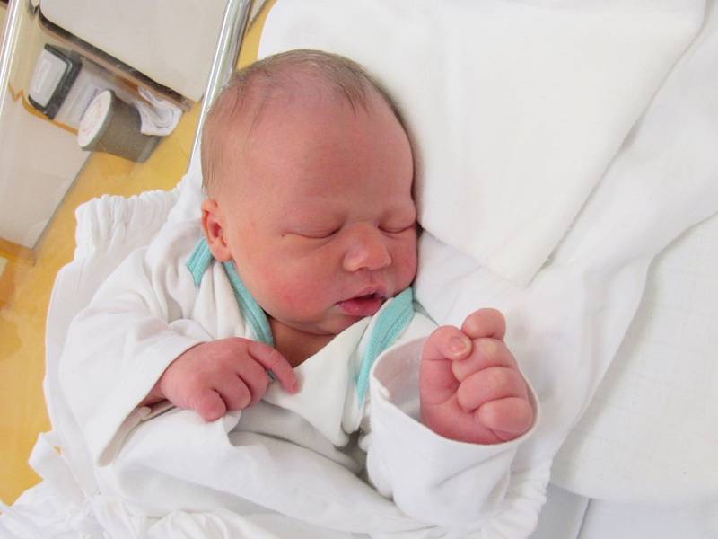 TOBIÁŠ SMUTNÝ  Narodil se 24. ledna v liberecké porodnici mamince Markétě Tučkové z Liberce. Vážil 3,50 kg a měřil 50 cm.