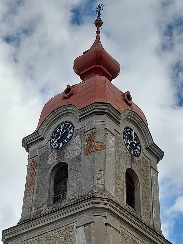 Kostel Všech svatých v Kunraticích u Frýdlantu.