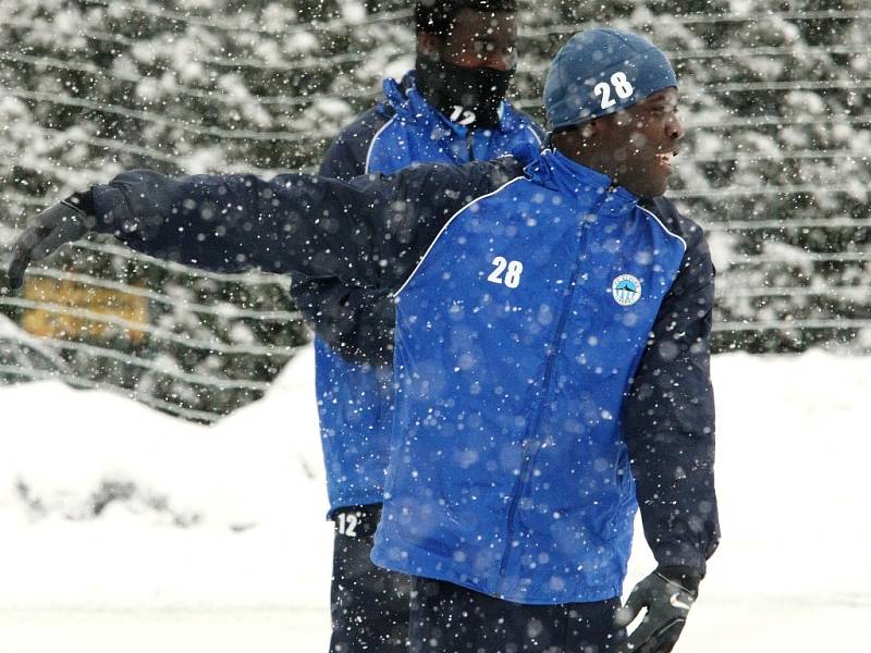 První trénink před jarním kolem ligy absolvovali fotbalisté FC Slovan Liberec na umělém trávníku U Nisy.