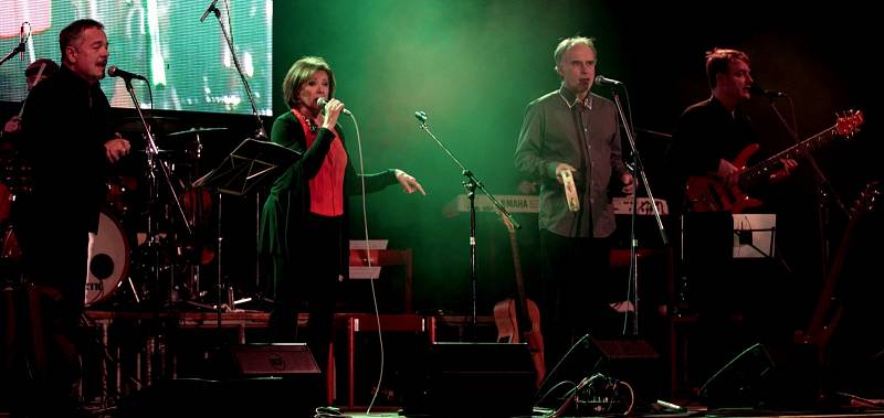 VÁNOČNÍ KONCERT Marie Rottrové v Domě kultury v prosinci 2015.