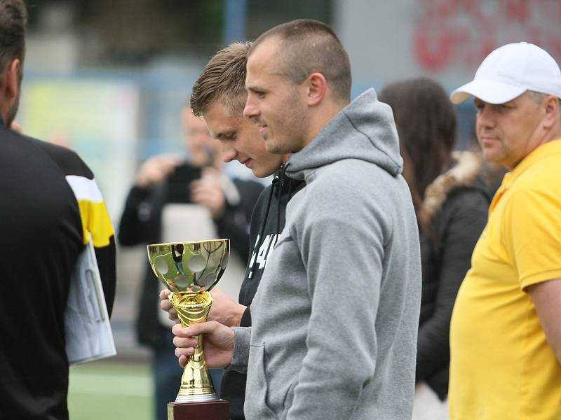 Dvě kategorie žáků ze základních škol Libereckého kraje bojovalo o titul krajského mistra v malém fotbale, který pořádal McDonald. Šlo o 21. ročník McDonald´s Cupu.