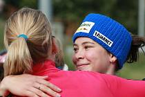 LIBEREC VIDĚL DÍVKY SKÁKAJÍCÍ NA LYŽÍCH. Na Ještědu se loni v říjnu konal 11. ročník Continental Cup Competention ve skocích na lyžích. Na snímku je vítězná Italka Elena Runggladier.