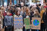 Dne 15.3. proběhla na náměstí Dr. E. Beneše stávka studentů na podporu boje za životní prostředí.