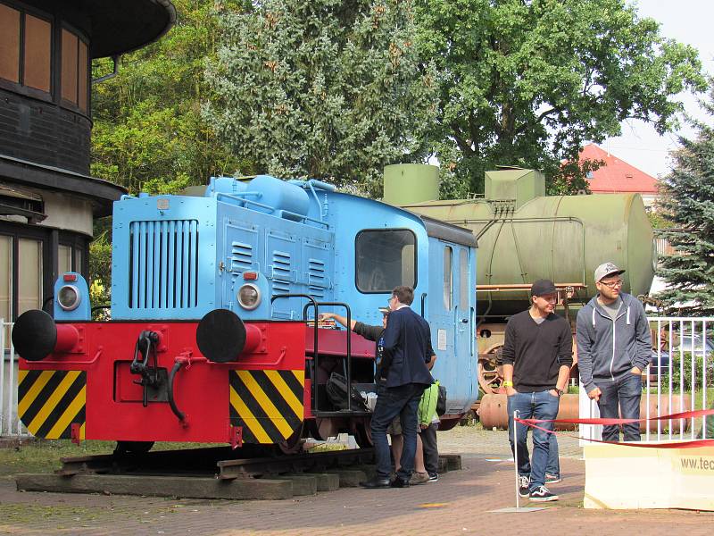 Lokomotiva Adolf se přestěhovala z libereckého nádražního depa na Masarykovu třídu před Technické muzeum. Zapůjčila ho tam Nadace Okřídlené křídlo.
