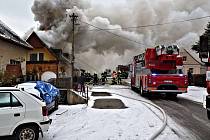 V sobotu 1. prosince zasahovaly krajské jednotky hasičů u požáru rodinného domu v Chrastavě.