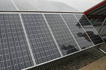 SOLÁRNÍ ELEKTRÁRNA – VÝHODNÁ INVESTICE. Vzhledem ke státní podpoře se náklady na malé solární elektrárny vrátí do 5 let a u velkých projektů do 13 let. 