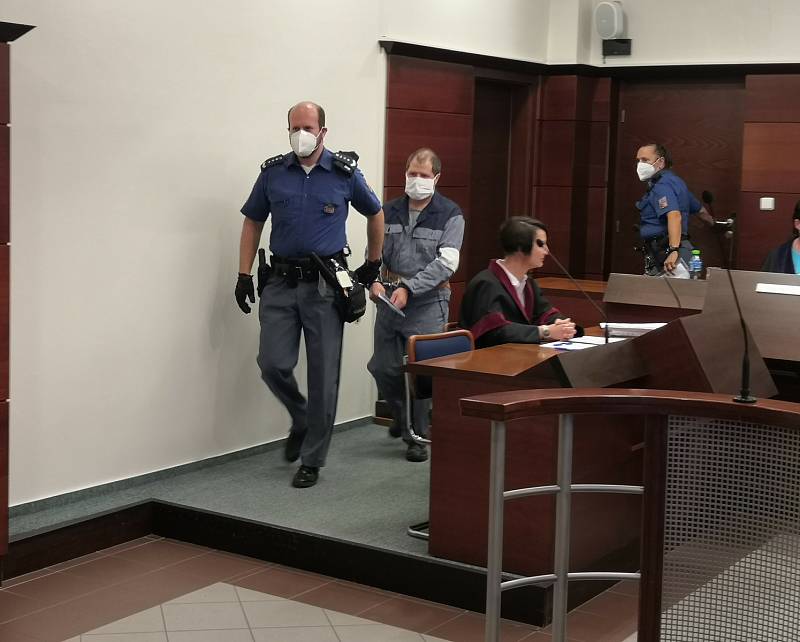 Obžalovaný Tudor Beschieri u Krajského soudu v Liberci.