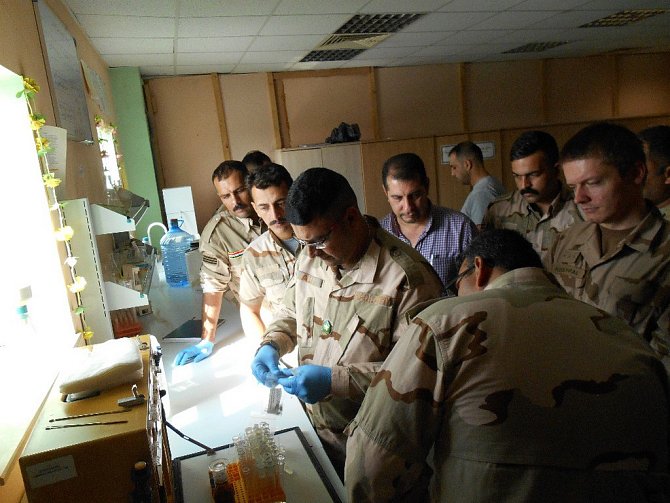 Liberečtí laboratorní specialisté v Iráku.