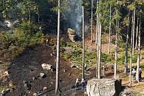 Požár lesní paseky nedaleko Kacanov.