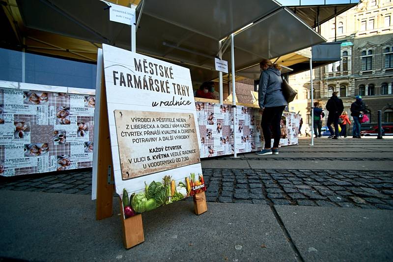 V Liberci u radnice se ve čtvrtek 23. dubna letos poprvé konaly farmářské trhy.