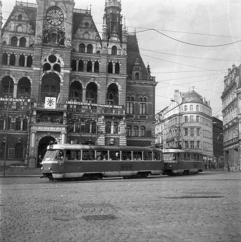 Tramvaje T3 u liberecké radnice.