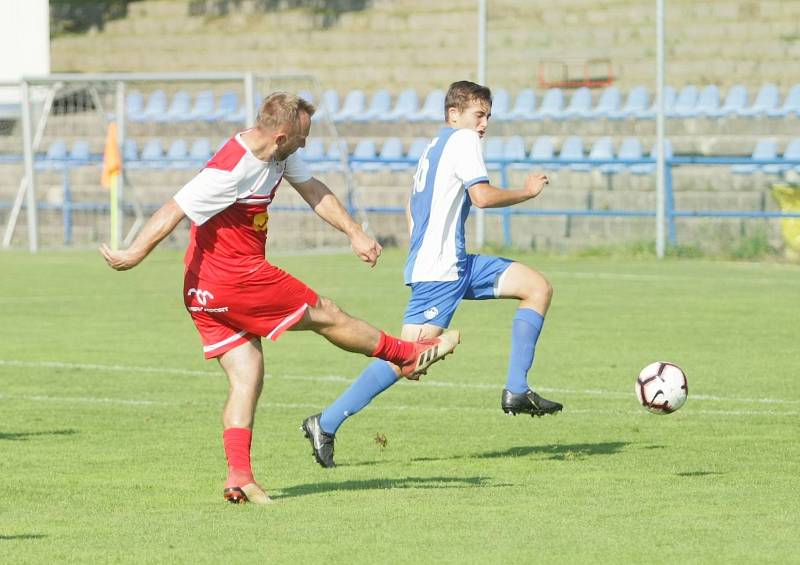 VÍTĚZSTVÍ. Dorostenci Slovanu Liberec (modrobílé dresy) porazili v přípravném utkání Hrádek 5:1.