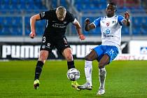 24. kolo Fortuna ligy mezi FC Baník Ostrava - FC Slovan Liberec 1:1. Zleva Jan Mikula, Ndefe Gigli Nsungani.