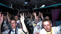 Ve čtvrtek 25. března vypravili Bílí Tygři autobus pro fanoušky na pátý čtvrtfinálový zápas do Plzně. 