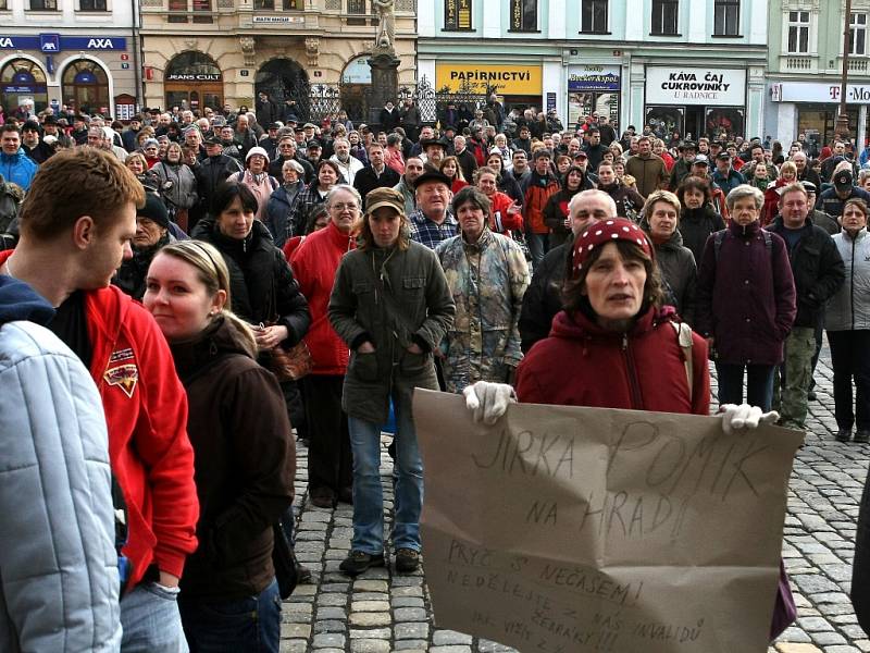 Lidé dávali nesouhlas s politikou vlády