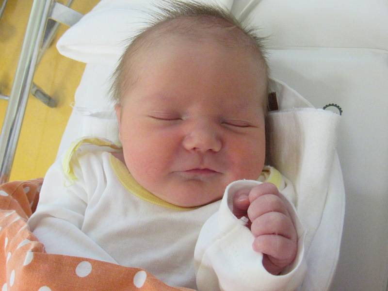 VERONIKA BOBÁLOVÁ. Narodila se 22. října v liberecké porodnici mamince Veronice Hausmannové z Dolní Suché. Vážila 3,54 kg a měřila 50 cm.