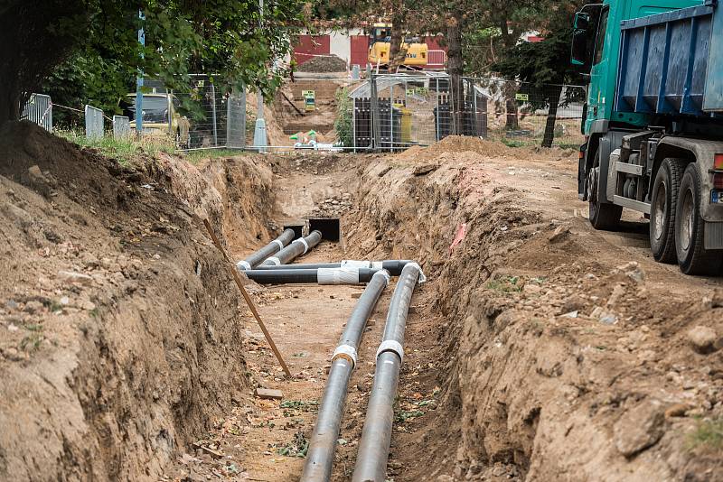 V rámci projektu GreenNet jsou v Liberci měněny staré parovody za nové úspornější horkovody.