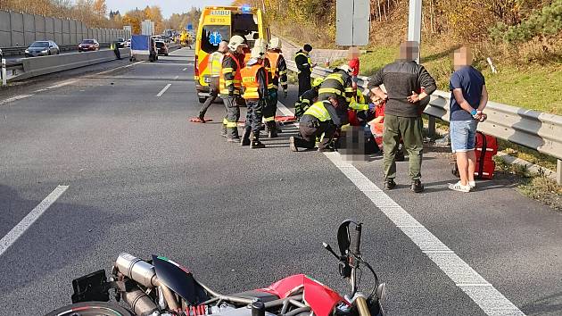 Dopravní nehoda auta a motorky u Rádelského Mlýnu.