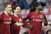 Popis fotky: Sparta Praha - Slovan Liberec - Utkání 2. kola nadstavby první fotbalové ligy: Sparta Praha - Slovan Liberec, 11. května 2019 v Praze. Hráči Sparty se radují z prvního gólu, který dal Costa Nhamoinesu (vpravo).<body xmlns="http://newsml.ctk.c