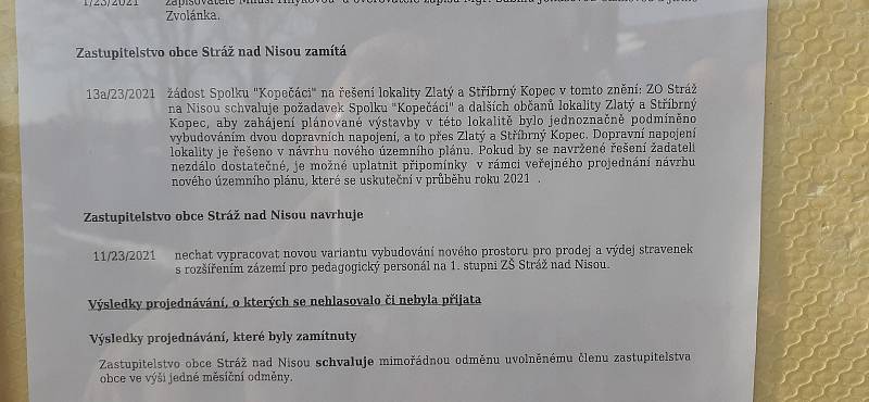 Kasino stojí u výpadovky z Liberce směrem  na Českou Lípu a Děčín.