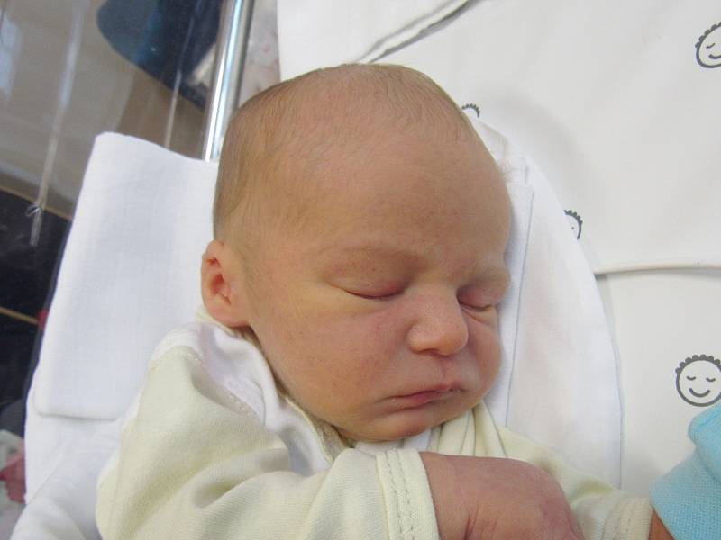 FILIP KYSELA Narodil se 2. října v liberecké porodnici mamince Lucii Kavjákové z Liberce. Vážil 3,25 kg a měřil 50 cm.
