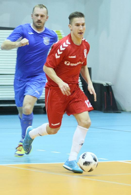 Liberecký Pampuch Team (v červeném) prohrál v domácím duelu II. futsalové ligy s Kladnem 3:5