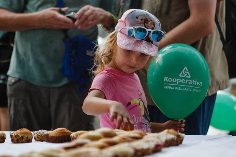 Dobrovolníci oslavili výročí deseti let organizace Amikus zábavným odpolednem pro rodiny s dětmi na libereckém náměstí.