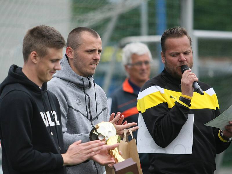 Dvě kategorie žáků ze základních škol Libereckého kraje bojovalo o titul krajského mistra v malém fotbale, který pořádal McDonald. Šlo o 21. ročník McDonald´s Cupu.