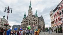 Průvodem loutek a masek odstartoval 13. června v Liberci festival profesionálních loutkových divadel. Průvod vedl od Naivního divadla přes náměstí Dr. E. Beneše a zpět.