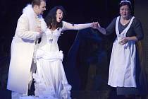 PREMIÉRA V OPEŘE. Operní soubor Šaldova divadla zkouší Verdiho operu La Traviata.
