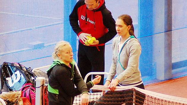 HRÁČKY LTK LIBEREC: Rakušanka Patricia Mayr-Achleitnerová ( v černo-zeleném) a Ruska Anastasia Pivovarová (v bílo-černém) při jednom z posledních tréninků. 
