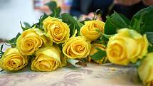 V libereckém květinářství frčí u zamilovaných růže a karafiáty.