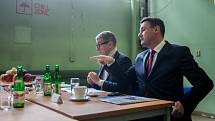 Výjezdní zasedání vlády ČR v Libereckém kraji proběhlo 13. března. Na snímku zleva je premiér v demisi Andrej Babiš (ANO) a hejtman Libereckého kraje Martin Půta před schůzkou se členy Rady Libereckého kraje.