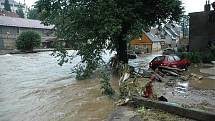Vlna povodní zaplavila centrum Chrastavy. Nejhorší situace nastala podel říčky Jeřice v ulici Frýdlantská a Nádražní.