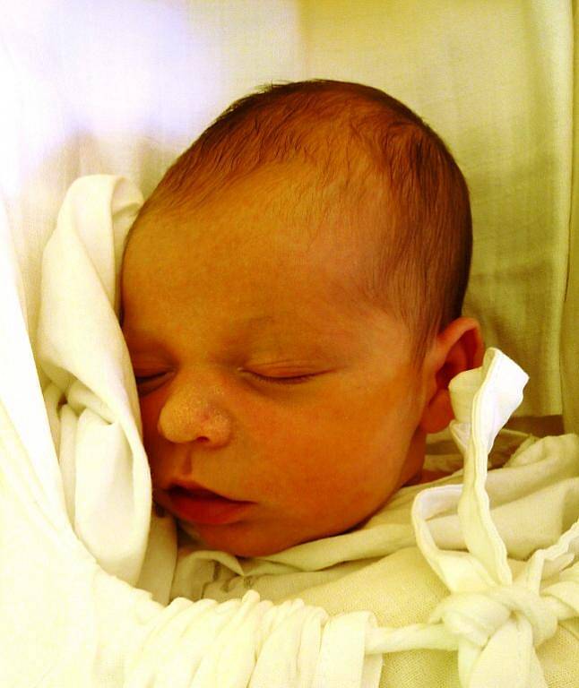 Mamince Haně Crhové z Liberce se dne 13. října 2009 v liberecké porodnici narodil syn Lukáš Crha, který vážil 3,86 kilogramů a měřil 52 centimetrů. Blahopřejeme!