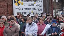 Také koncem ledna 2008 přišly stovky lidí vyjádřit svůj nesouhlas s těžbou uranu. 