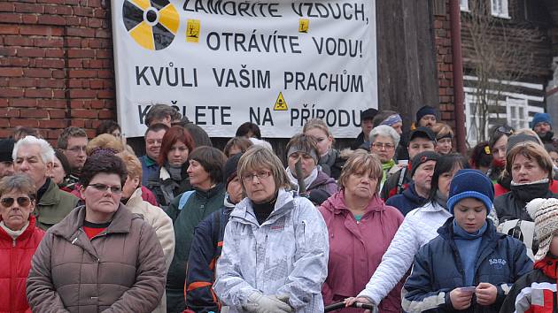 Také koncem ledna 2008 přišly stovky lidí vyjádřit svůj nesouhlas s těžbou uranu. 