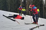 Společné polsko - české ski hlídky policistů vyrazily na Tanvaldský Špičák. Pod dozorem místní horské služby se školily přímo na sjezdovce.