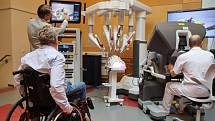 Nemocnice v Liberci pořídila chirurgického robota, který pomůže zejména s operacemi nádorů. Prohlédnout si ho mohla první den i veřejnost.