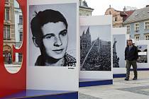 Události listopadu 1989 v Liberci připomněla minulý rok na náměstí výstava fotografií.