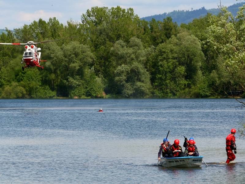 Cvičení IZS při simulovaných povodních v Příšovicích a Přepeřích na Liberecku