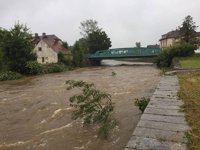 Na Smědé ve Frýdlantě byl v 10.30 vyhlášen první stupeň povodňové aktivity.