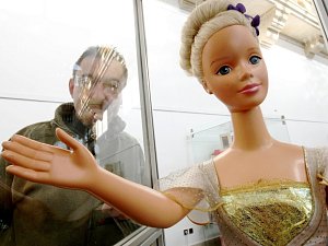 Bezmála čtyři stovky panenek Barbie zaplnily v roce 2009 hlavní sál libereckého Severočeského muzea u příležitosti padesáti let od objevení první panenky na trhu.