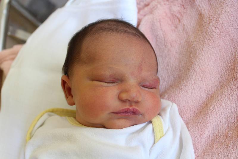 Anna Bitternová. Narodila se 22. června v liberecké porodnici mamince Monice Horváthové z Liberce. Vážila 3 kg a měřila 47 cm.