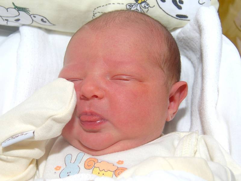 Mamince Ele Cihelníkové z Turnova se dne 15. května v liberecké porodnici narodila dcera Karin Kičurová. Vážila 3,78 kg a měřila 52 cm.
