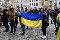 Pietní akce před libereckou radnicí na podporu Ukrajiny.