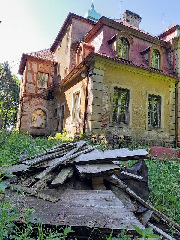 Wolkerovo sanatorium v Liberci a jeho současná podoba.