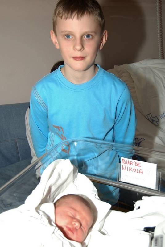 Mamince Lucii Nábělkové z Nové Vsi se dne 5. března 2013 narodila dcera Nikola Burde. Měřila 50 cm a 3, 88 kg.