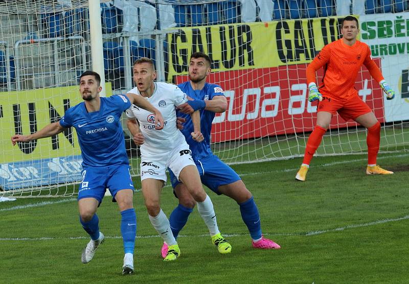 Fotbalisté Slovácka (v bílých dresech) se ve 26. kole FORTUNA:LIGY utkali s Libercem.