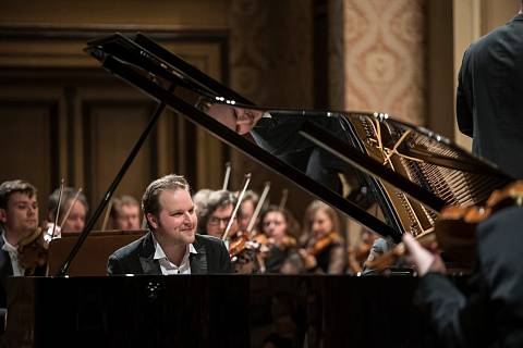 Protagonistou zahajovacího koncertu bude jeden z mezinárodně nejúspěšnějších českých klavíristů Lukáš Vondráček.